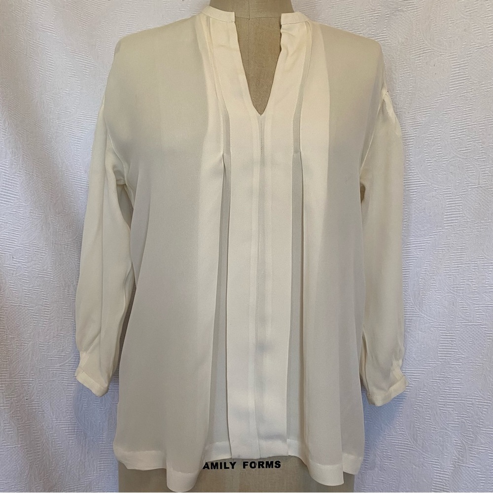 Vince pure silk XS/S ivory pleated blouse long sleeve